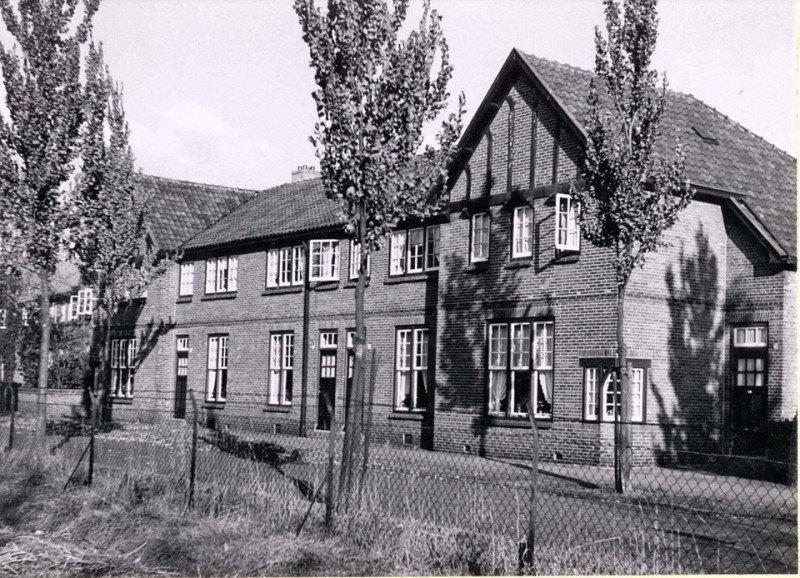 Groen van Prinstererlaan 15-19 met huizen van woningbouwvereniging Het Zwik 1935.jpg