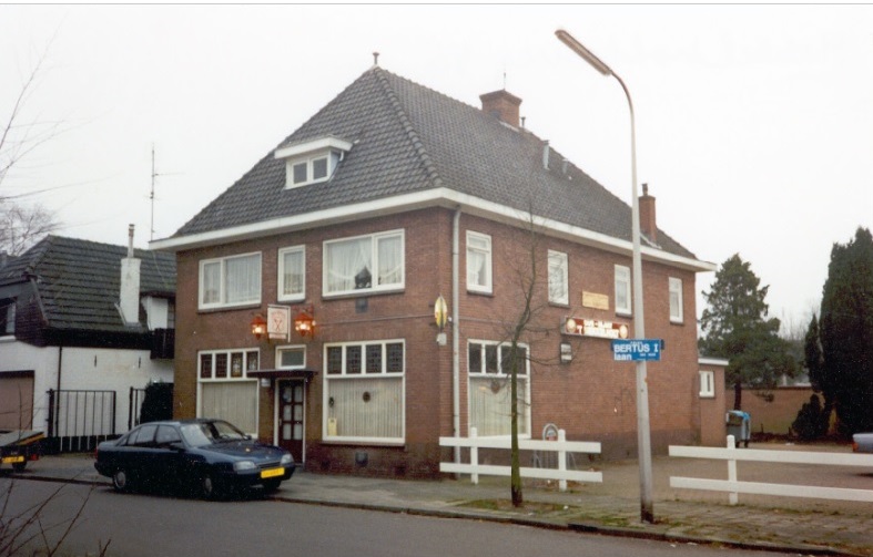 Mekkelholtsweg 45 café met bovenwoning.jpg