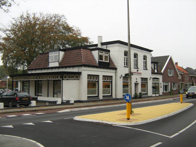 Oldenzaalsestraat 631 hoek Dorpsstraat Zuid cafe De Tol van Nijkamp.jpg