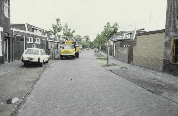 Siemensstraat 3 Gezien vanaf de Lipperkerkstraat. jaren 70.jpg