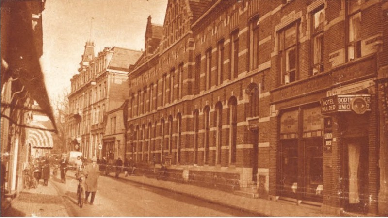 Haaksbergerstraat 11 Hotel Mulder rechts.jpg