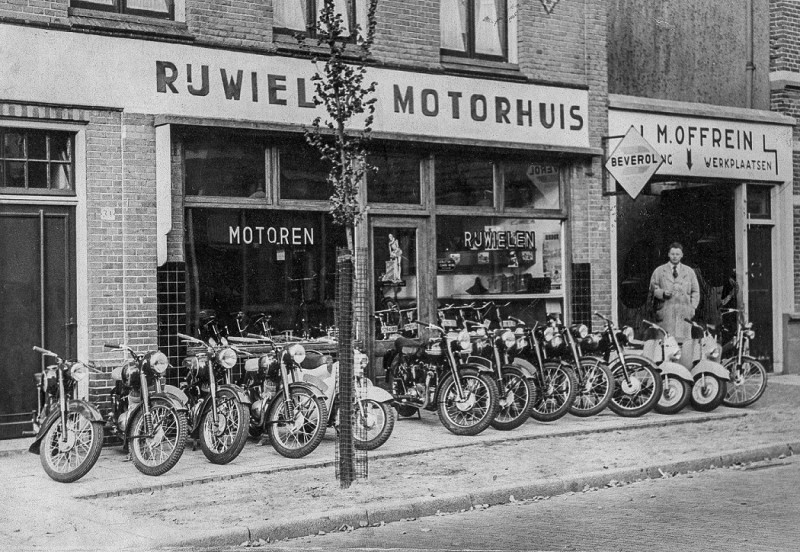 Javastraat 31-33 rijwiel motorhuis Offrein.jpg