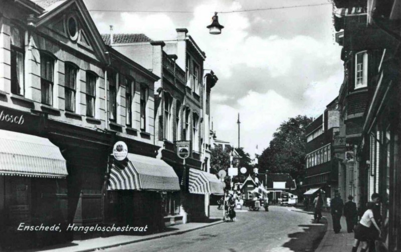 Hengelosestraat 29-31-33 Kraayenbrink links nu Korte Hengelosestraat.1950.jpg