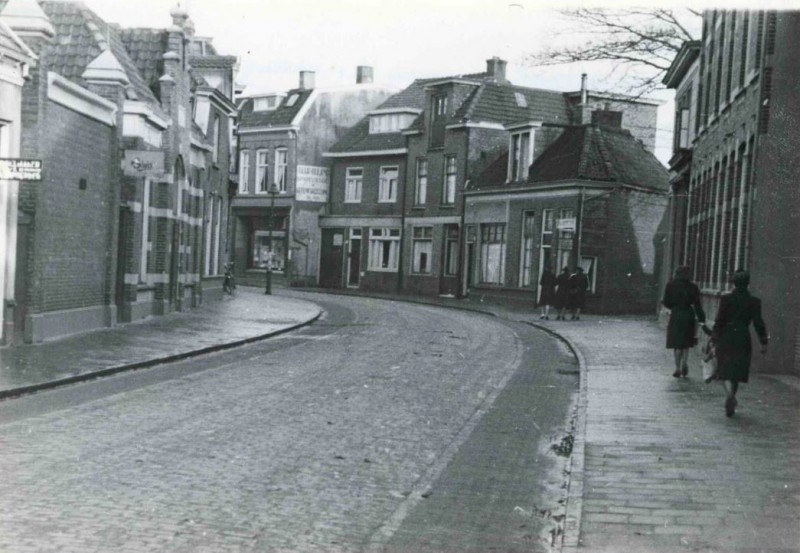 Alsteedsestraat 19-27 rechts foto 1944.jpg