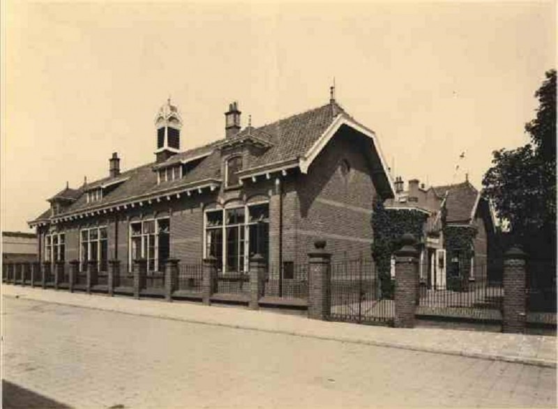 Borstelweg 29 Volksparkschool 1931.jpg