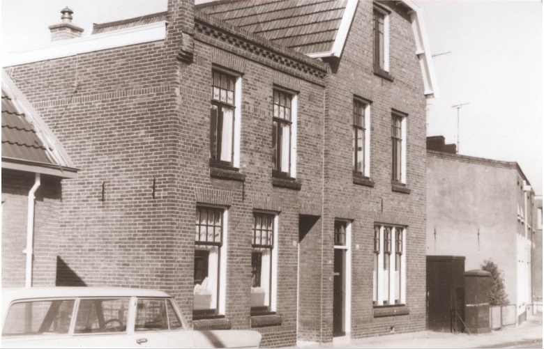 Oostveenweg 54-56 woningen 1967.jpg