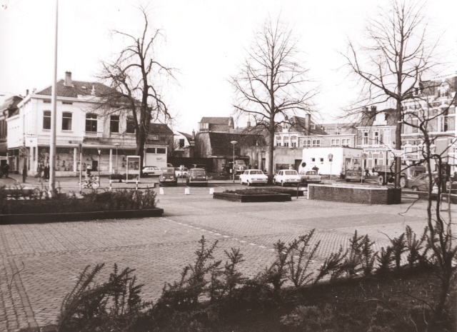 Bolwerkstraat 24 hoek Markt naast schoenenzaak Bata vroeger villa Cromhoff hoek Marktstraat.jpg.jpeg