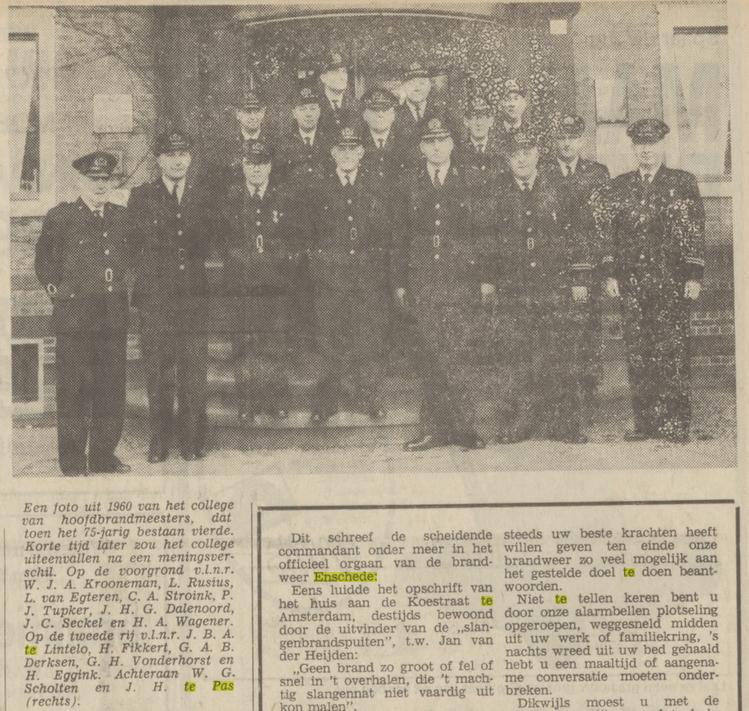 J.H. te Pas rechts bij college van hoofdbrandmeesters. Foto van 1960 in Tubantia vam 7-5-1971.jpg