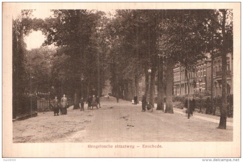 Hengelosestraat 90-98 villa's tegen over Schuttersveld Hengelosche straatweg 1926.jpg