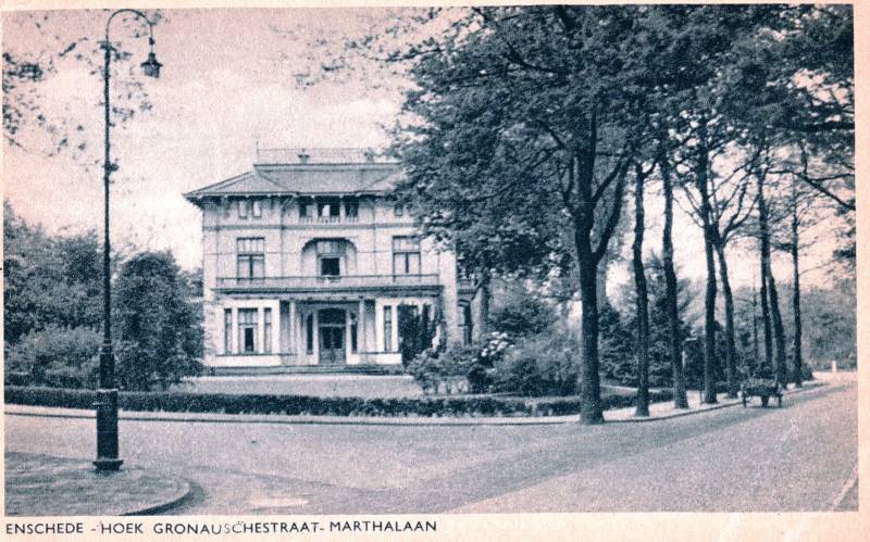 Gronausestraat 129 links Marthalaan villa Ravenhorst.jpg