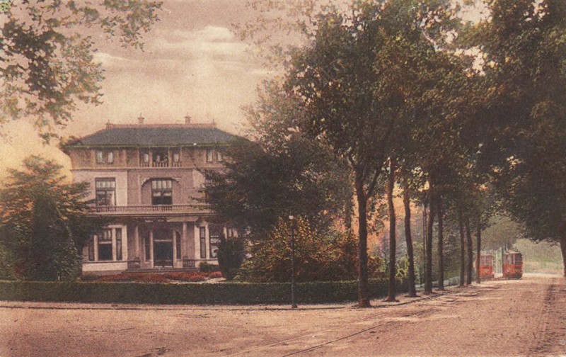 Gronausestraat 129 hoek Marthalaan villa De Ravenhorst van Fam. ter Kuile.jpg