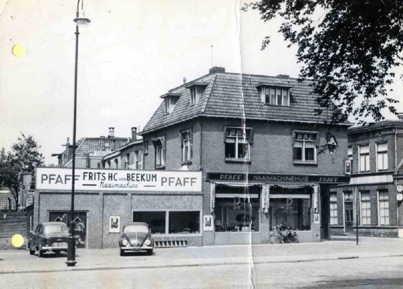 Windbrugplein 1 hoek Walstraat naaimachinehuis Pfaff.jpg