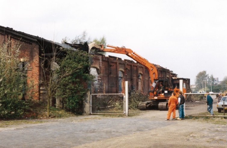 Zuiderspoorstraat 21 Sloop goederenloods fa. Platvoet 18-4-1990 (2).jpg