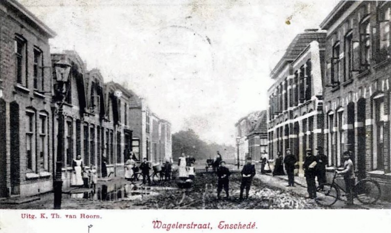 Wagelerstraat 14-18 op de achtergromd het latere Van Heekpark.jpg