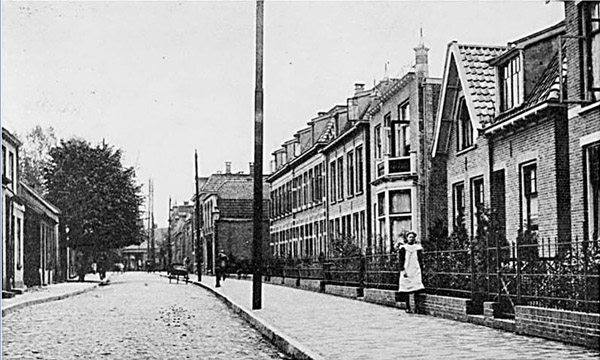 Emmastraat 17-27 rechts richting Haaksbergerstraat.jpg