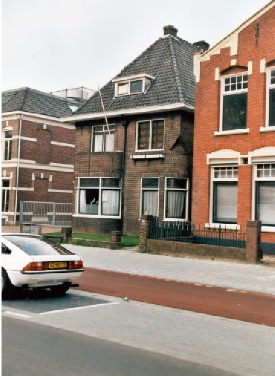 Hengelosestraat 84 Een pand dat op de nominatie stond om gesloopt te worden omstreeks mei 2007...jpg