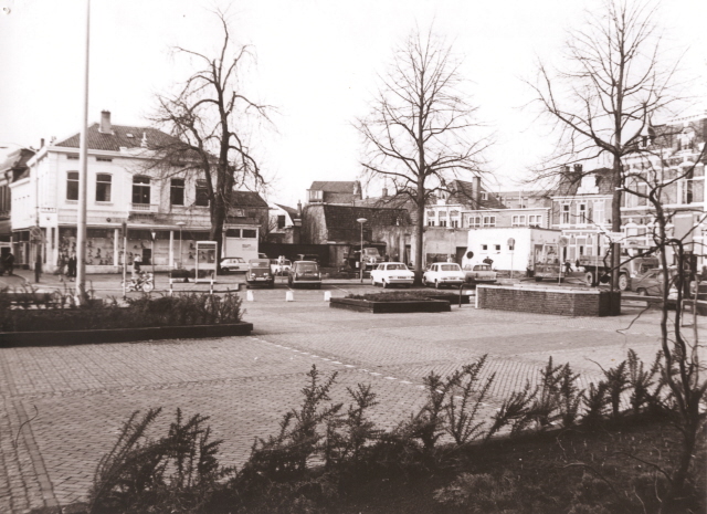 Markt 9 naast van Haren Markt 8 rechts de Bolwerkstraat 2-2-1971.jpeg