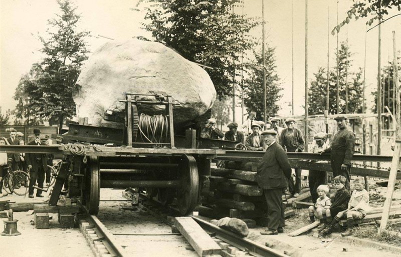 Lasondersingel 129 zwerfsteen Rijksmuseum  steenfabriek Smulders 1928.jpg