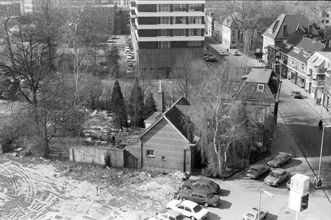 Gronausestraat 43-51 rechts nu De Klomp hoek Lipperkerkstraat 1987.jpg