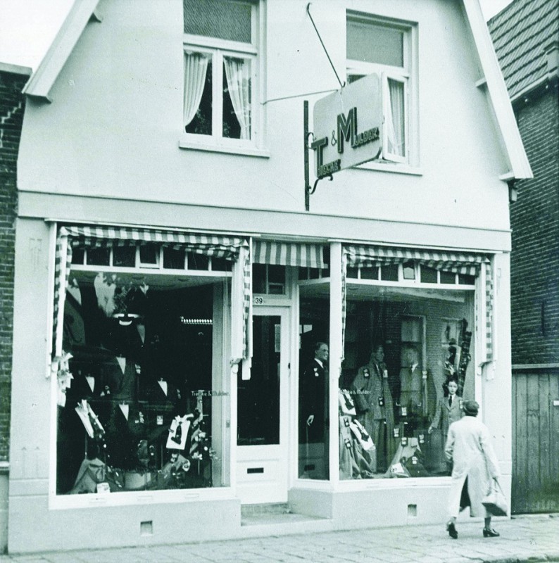 Deurningerstraat 39 Herenmodezaak Tiecke en Mulder 1948.jpg