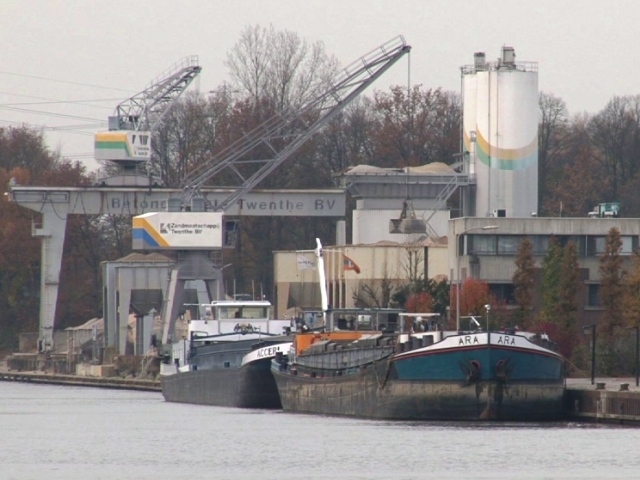 Twentekanaal in Hengelo.jpg