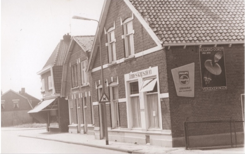 Lipperkerkstraat 299 woningen en dameskapsalon 1967.jpg