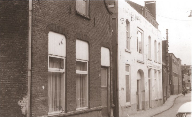 Walstraat 32-36 panden, met o.a. Clubhuis Jeugdcentrum De Bijenkorf 1967.jpg