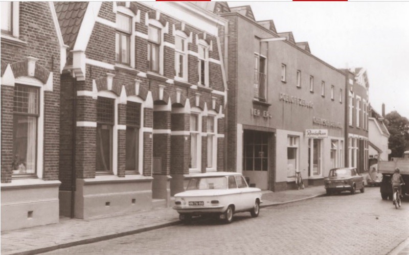 Waldeckstraat 21-29 woningen en ververij stomerij wasserij Roeloffzen & Co. 1967.jpg