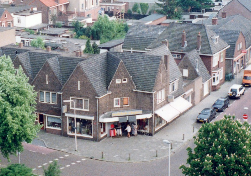 Molukkenstraat 1 hoek Heutinkstraat winkel Goja Gerrit en Jo Olde Achterhuis. vroeger pand Rolevink met daarnaast een timmerwerkplaats.jpg