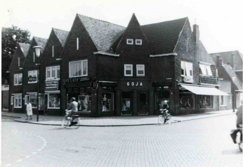 Molukkenstraat 1 hoek Heutinkstraat winkel Goja 1967.jpg