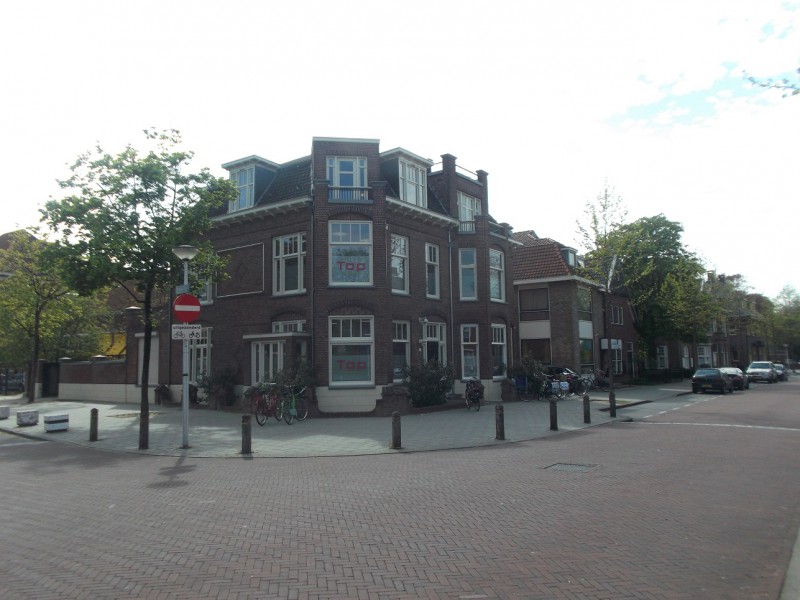 Bisschopstraat 37-39 hoek Prinsestraat 17-4-2014.JPG