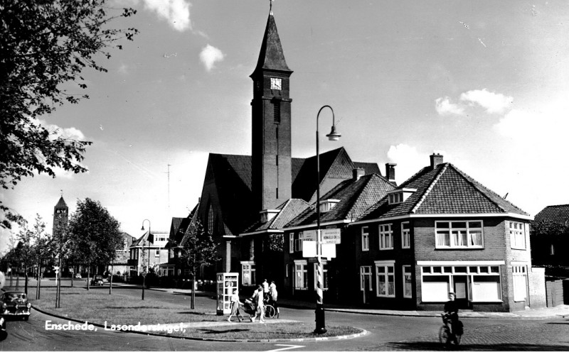 Lasondersingel 2-40 met op nr. 18 Lasonderkerk 1960.jpeg