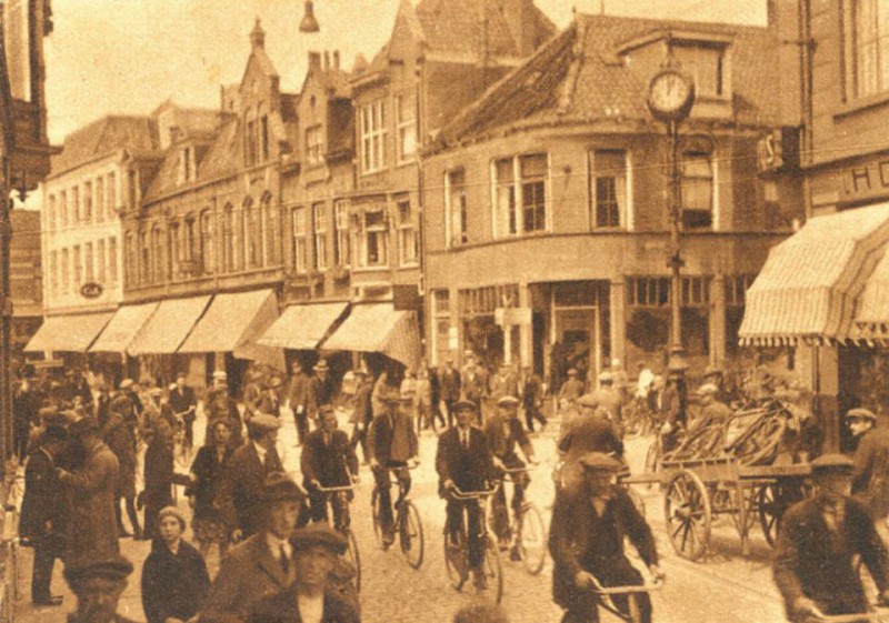 Langestraat 2-8 kruispunt De Klomp Kalanderstraat Gronausestraat Oldenzaalsestraat 1910.jpg