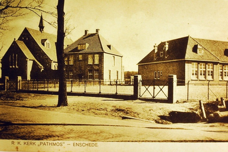 Haaksbergerstraat 211 later 251 R.K. Kerk st. Jan Pathmos.JPG