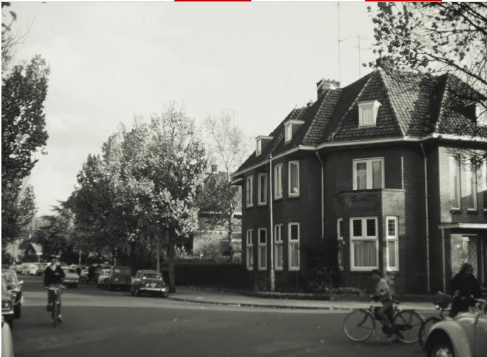 Bisschopstraat 27-33-35 richting De Ruyterplein 20-10-1971.jpg