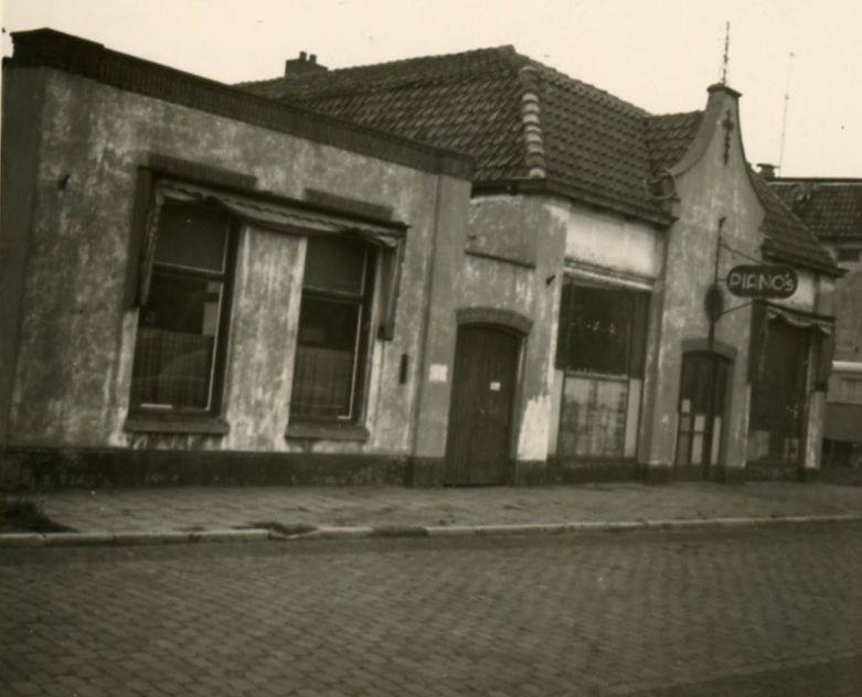 Alsteedsestraat 26 Gereformeede Kerk later pianowinkel.jpg