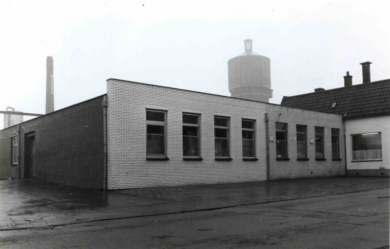 Wilhelminastraat 109 Suikerwerkenfabriek Sachs, detail opname van de kantoor- en fabrieksgebouwen. 1970.jpg