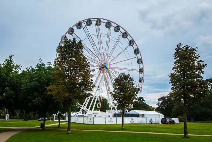 Borrelen en eten op grote hoogte. het kan niet meer.jpg