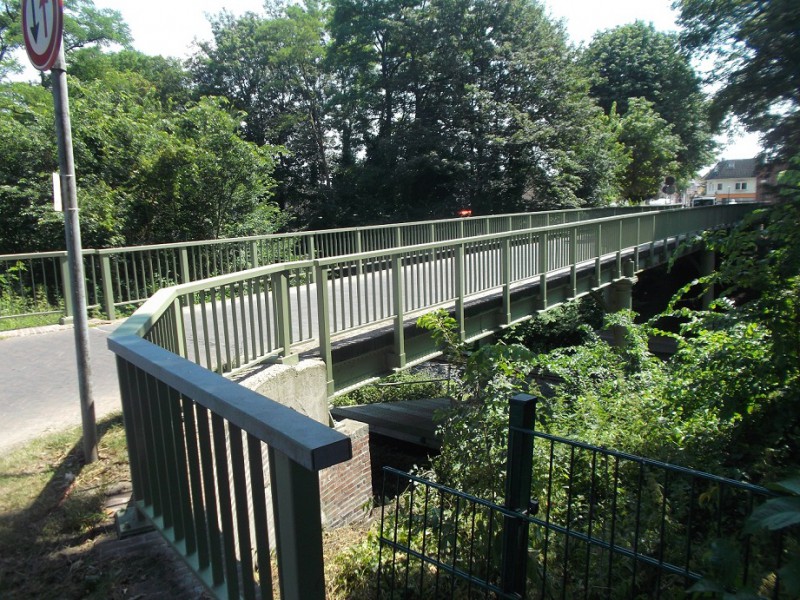 Oosterbrug Oosterstraat 137 brug naar Oostveenweg.JPG