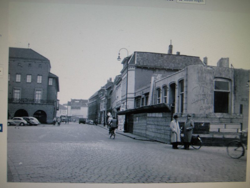 Langestraat 35 hoek Raadhuisstraat 1953 pand rechts is gesloopt(2).jpg