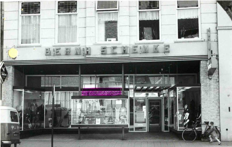 Langestraat 25, herenmodezaak Bern. Schenke 1961.jpg