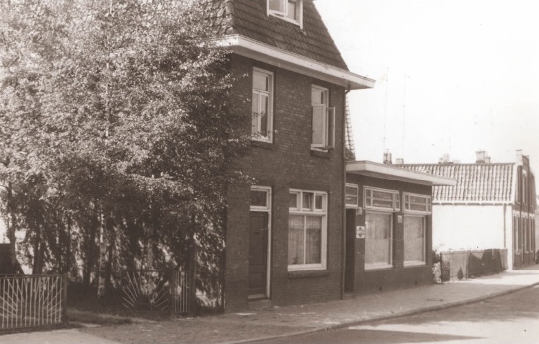 Lage Bothofstraat 400 woningen en cafe 1967.jpg