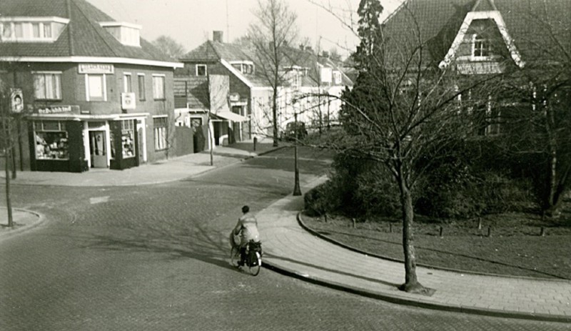 Dr. Benthemstraat 1 hoek Binnenweg 18 zadelmaker sigarenwinkel G.M. Scholten.jpg