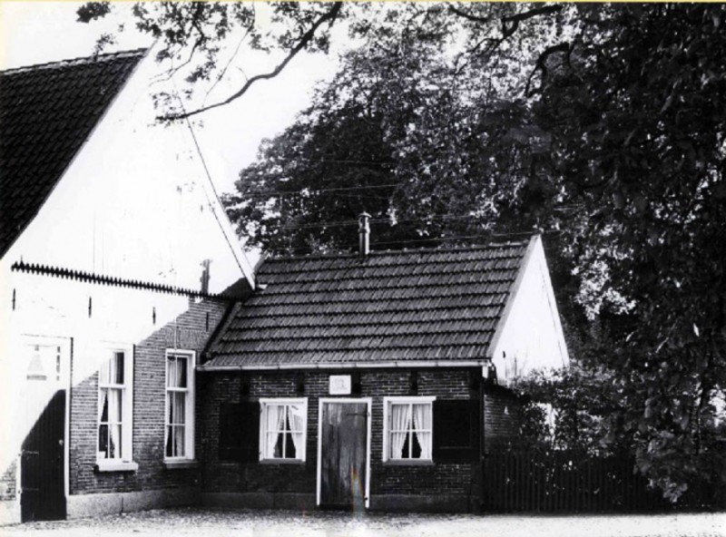 Burgemeester Stroinkstraat 341 hoek Hellerweg Boerderij De Horste met aanbouw 2-9-1965.jpg