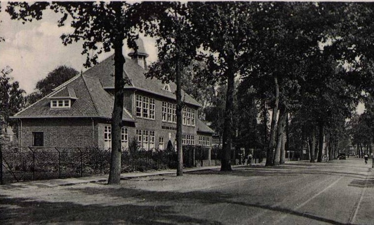 Haaksbergerstraat 416 3e School met de bijbel nu De Bron.jpg