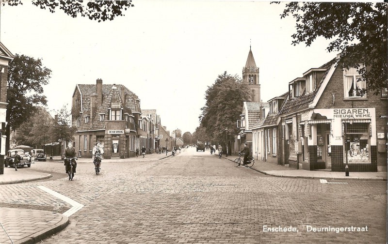 Deurningerstraat 184-186 de Vijfsprong rechts sigarenwinkel Nieuwe Weme nr. 186 rijwielhandel Schoondermark.jpg