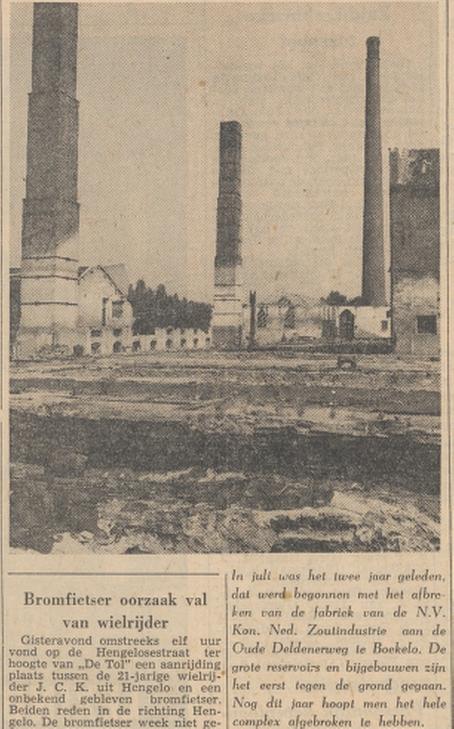 Oude Deldenerweg Boekelo afbraak fabriek Knoninklijke Nederlandse Zoutindustrie krantenfoto Tubantia 6-8-1957.jpg