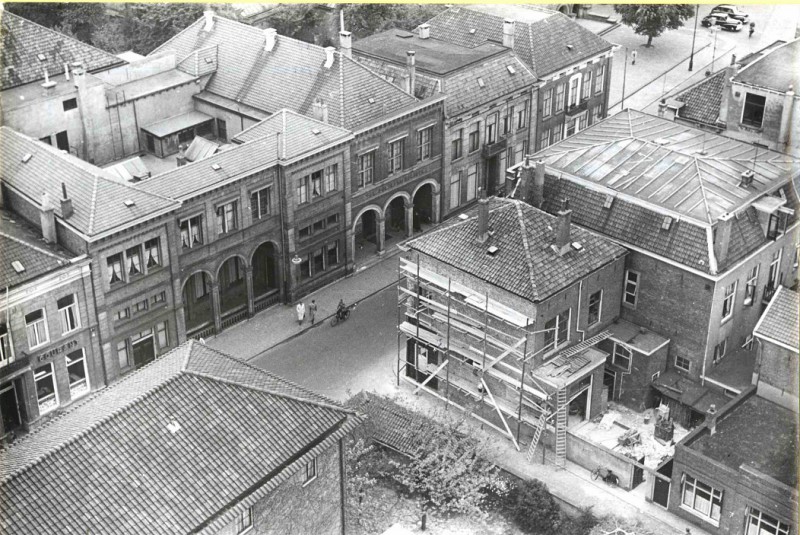 Langestraat 47  Blik vanaf de stadhuistoren met de Grote Sociëteit en de RK. Pastorie. 1952.jpg