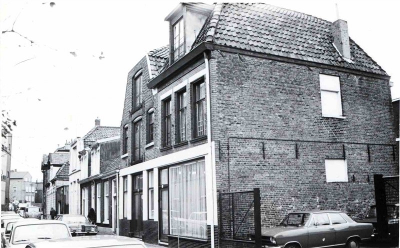 Zuiderhagen 21-23-25 Richting Marktstraat, oostzijde 1978.jpg