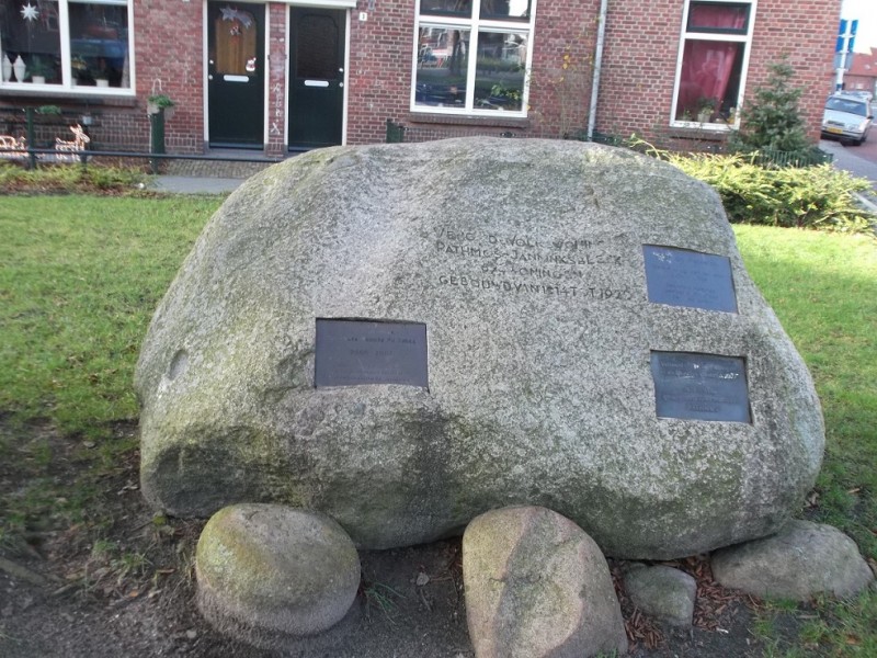 Dikke steen Pathmossingel.JPG